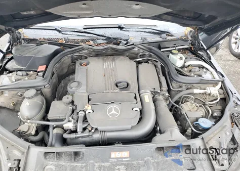 2012 Mercedes-Benz C 250 z USA, uszkodzony, nr VIN WDDGF4HB0CR195890